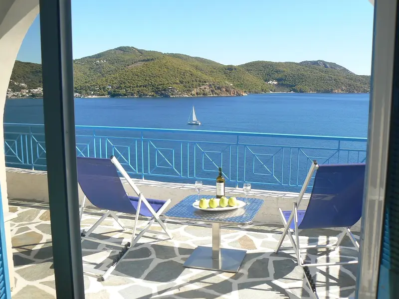 Aqua Vista Poros - Apartament cu Vedere Panoramică la Mare și Grădină, Poros