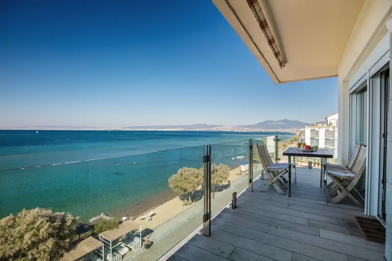 Aqua Vista Salonic - Apartament pe Plajă cu Vedere la Mare de 180° în Peraia, Peraia