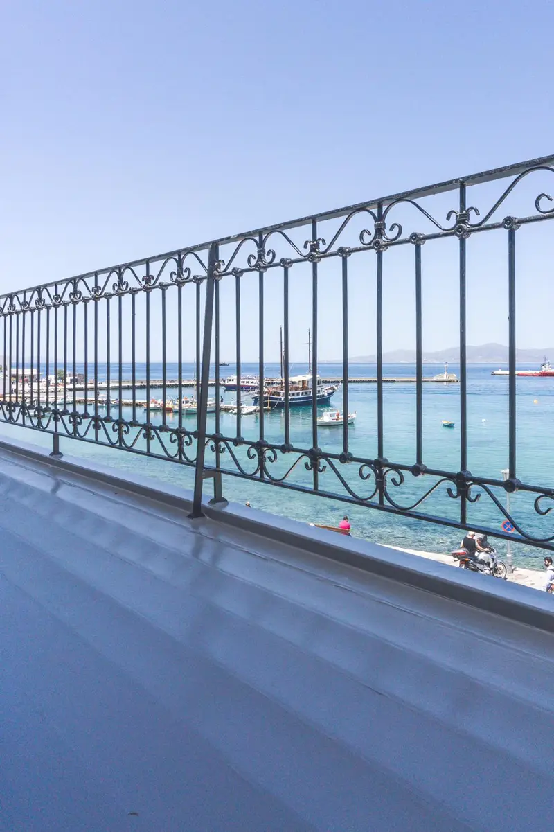 Aqua Vista Mykonos - Apartament cu Vedere la Port, în Piața Manto, Mykonos Town