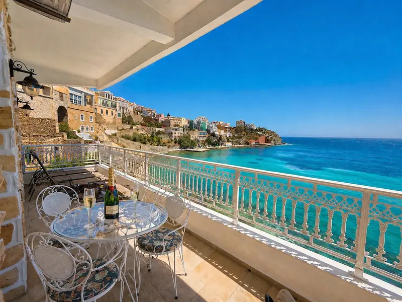 Aqua Vista Syros - Apartament pe Malul Mării cu Cadă cu Hidromasaj Privată în Vaporia, Ermoupoli