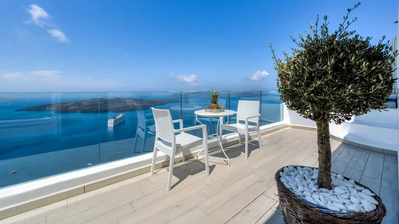 Aqua Vista Santorini - Suită în Peșteră cu Piscină Interioară Privată lângă Fira, Fira