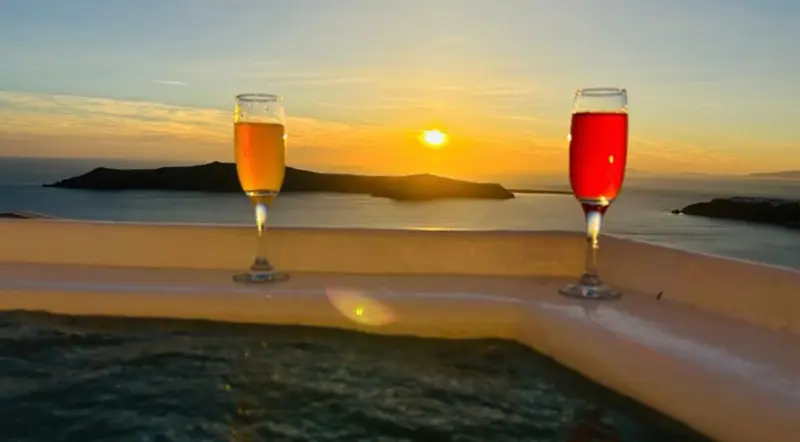 Aqua Vista Santorini - Imerovigli Suite with Caldera-View Jacuzzi – 5