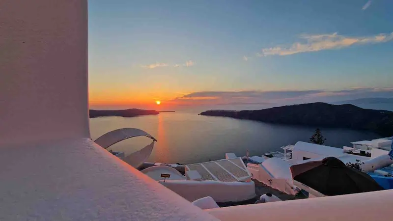 Aqua Vista Santorini - Imerovigli Suite with Caldera-View Jacuzzi – 11