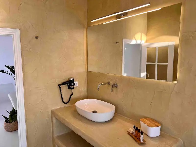 Aqua Vista Santorini - Imerovigli Suite with Caldera-View Jacuzzi – 10