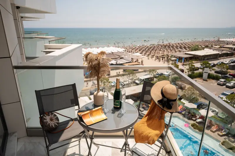 Maddy's Beachfront Apartment in Infinity Pool&Spa – 49