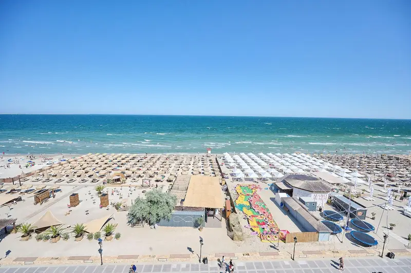 Beach Bliss Apartment in Infinity Beach Resort parking – 42