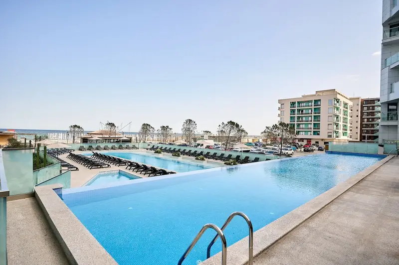 Infinity Breezes Apartment Beach Resort - parking – 8