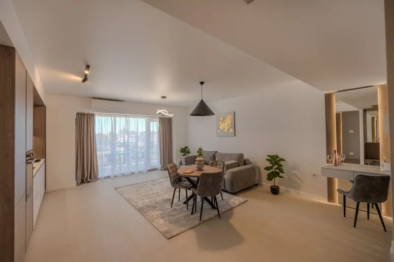 AC-404-Silver Shadow Collection (89 SQM 1BD City View) – 2