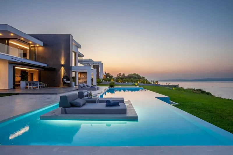 Aqua Vista Kassandra - Vilă pe Vârful Dealului cu Piscină Infinity deasupra Plajei Chanioti, Chanioti