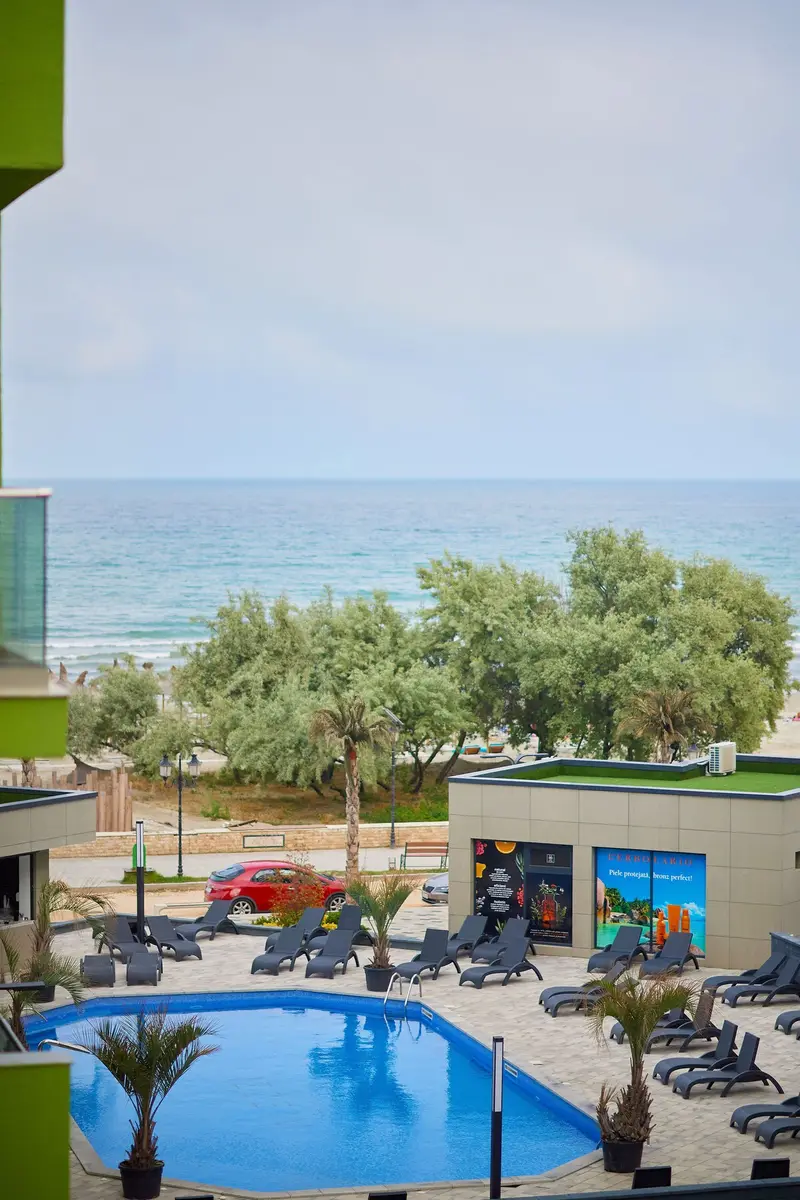 Sea la Vie 2BR Apt Spa n Pool Beach resort – 2