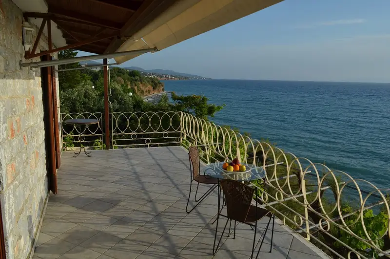 Aqua Vista Peloponez - Vilă la Malul Mării cu Scări spre Plajă lângă Kalamata, Verga