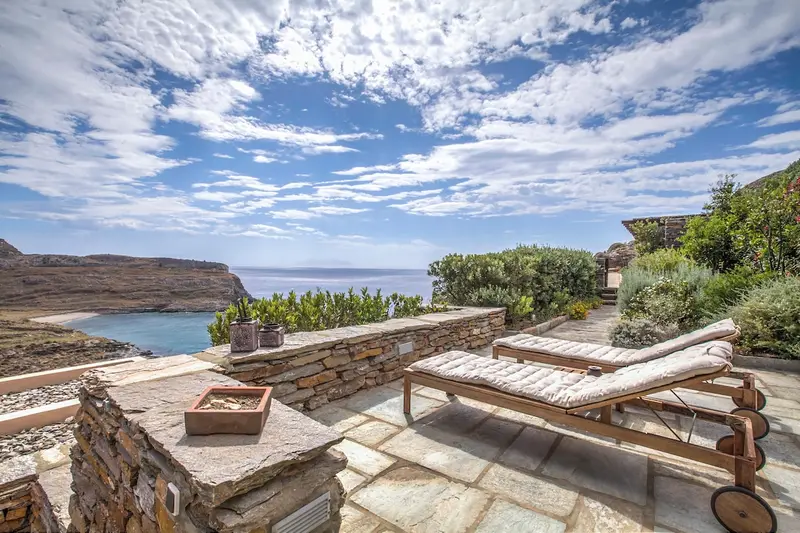 Aqua Vista Kea - Vilă din Piatră cu Vedere la Mare deasupra unei Plaje cu Nisip, Kea