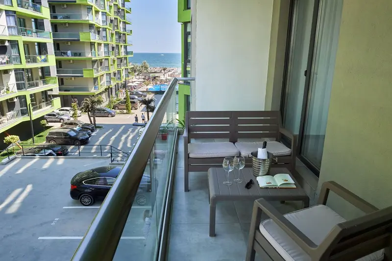 Submarine Apartment Spa n Pool Beach resort, Alezzi Beach Resort