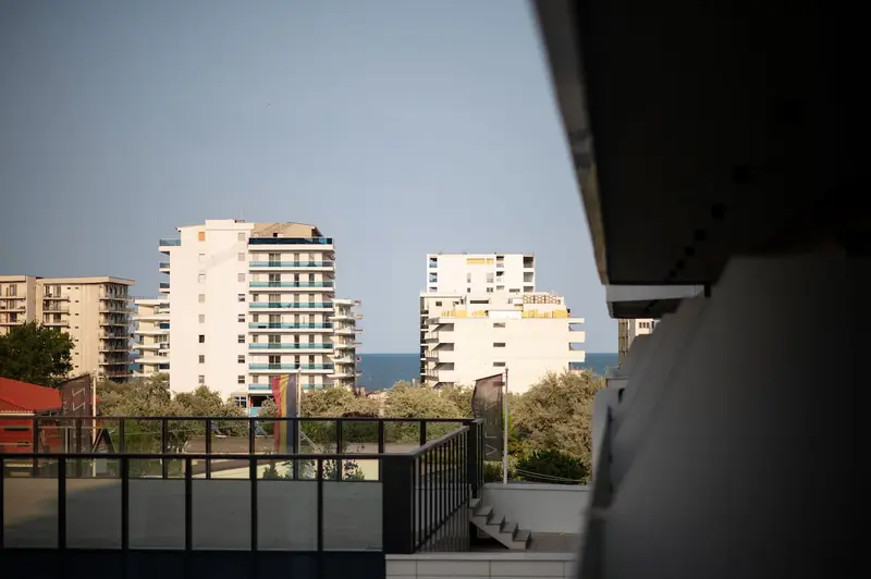 RavSea Luxury Apartment in Odyssey SpaPool-parking – 52