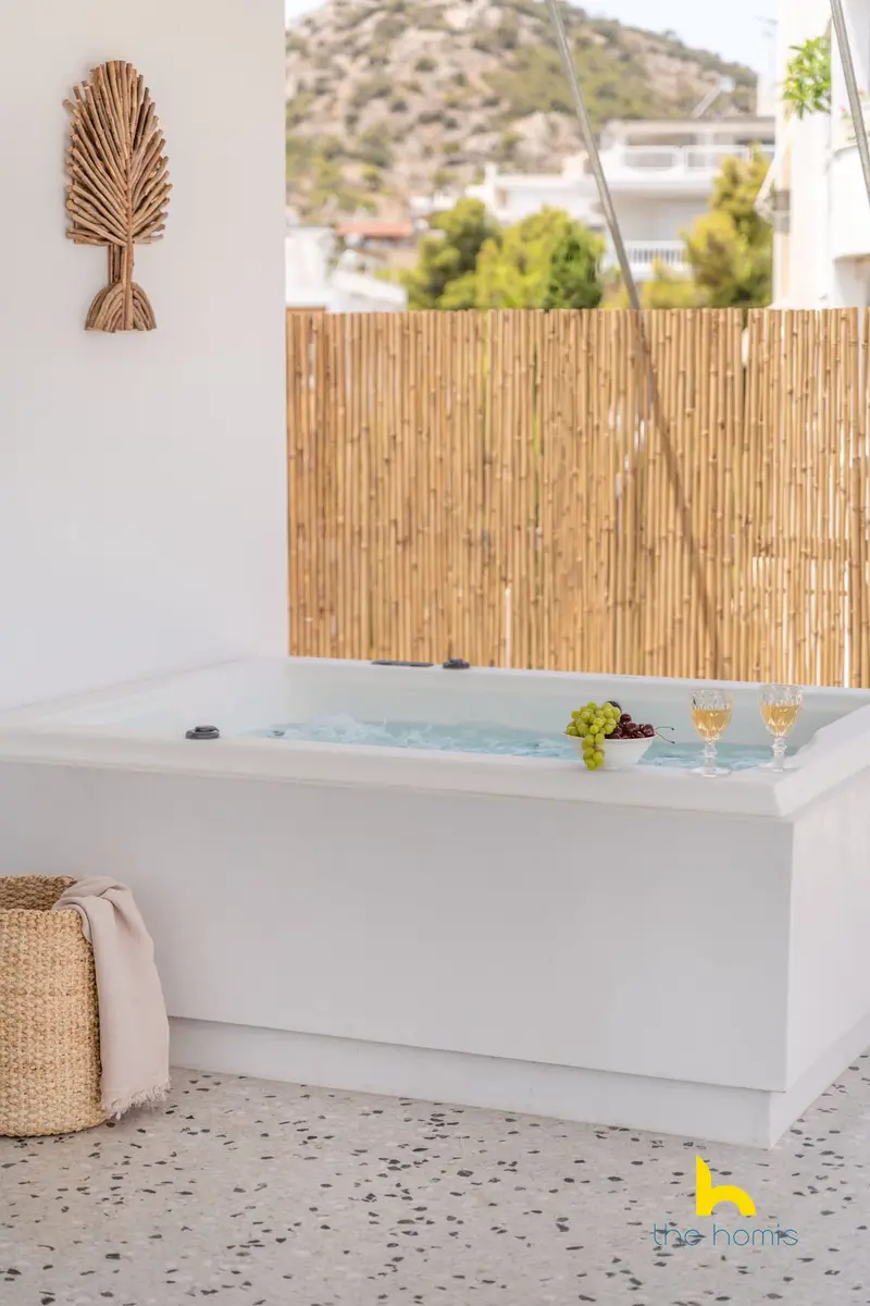 Aqua Vista Vari Top-Floor Seaview & Jacuzzi – 4