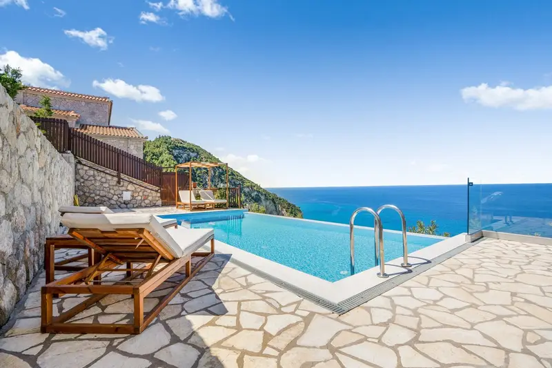 Aqua Vista Lefkada - Vilă din Piatră cu Piscină Privată lângă Plaja Mylos, Agios Nikitas