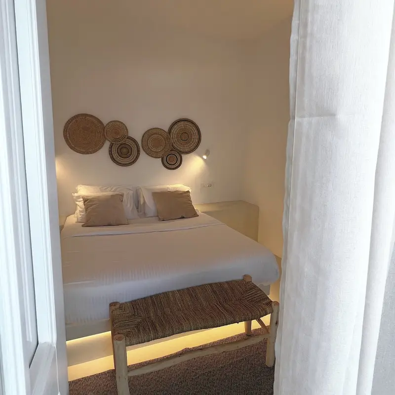 Aqua Vista Santorini - Imerovigli Suite with Caldera-View Jacuzzi – 3