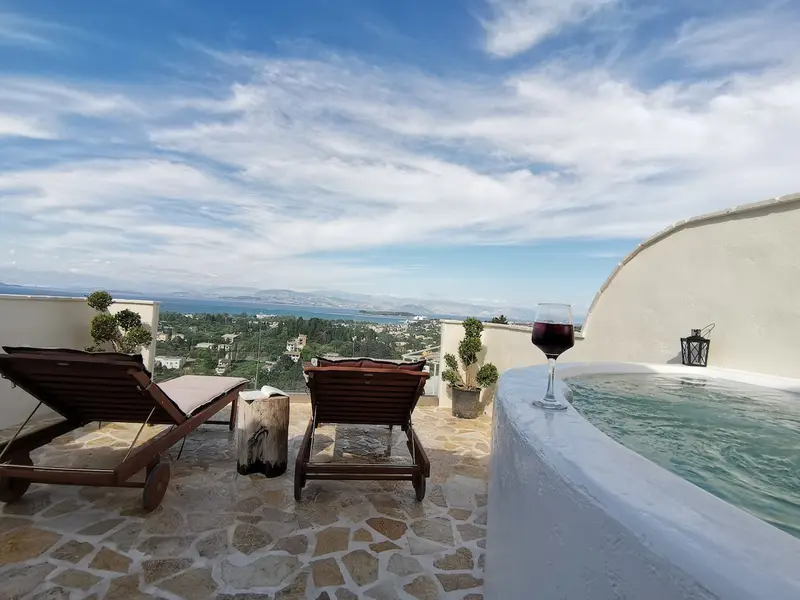 Aqua Vista Corfu - Casă din Piatră cu Jacuzzi și Vedere la Mare, Evropouloi