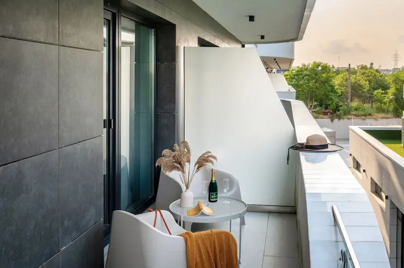 RavSea Luxury Apartment in Odyssey SpaPool-parking – 49