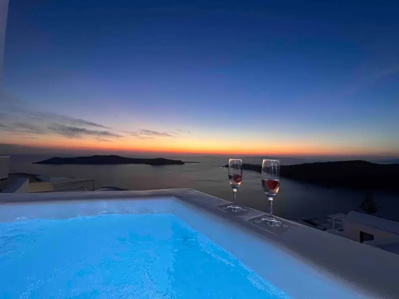 Aqua Vista Santorini - Imerovigli Suite with Caldera-View Jacuzzi – 9