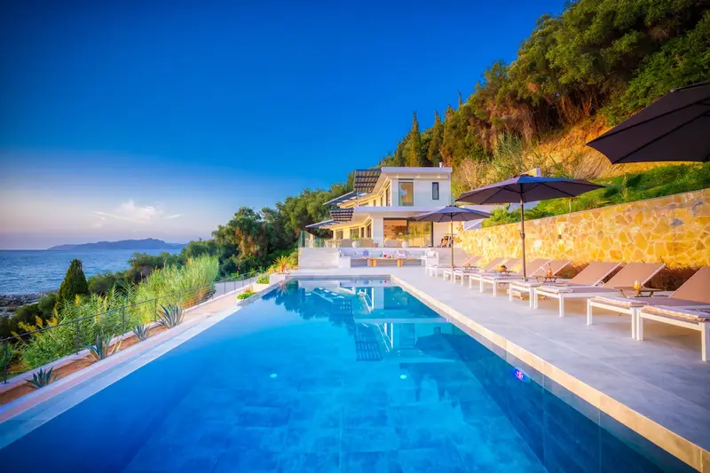 Aqua Vista Corfu - Vilă pe Malul Mării cu Piscină Infinity în Paramonas, Paramonas