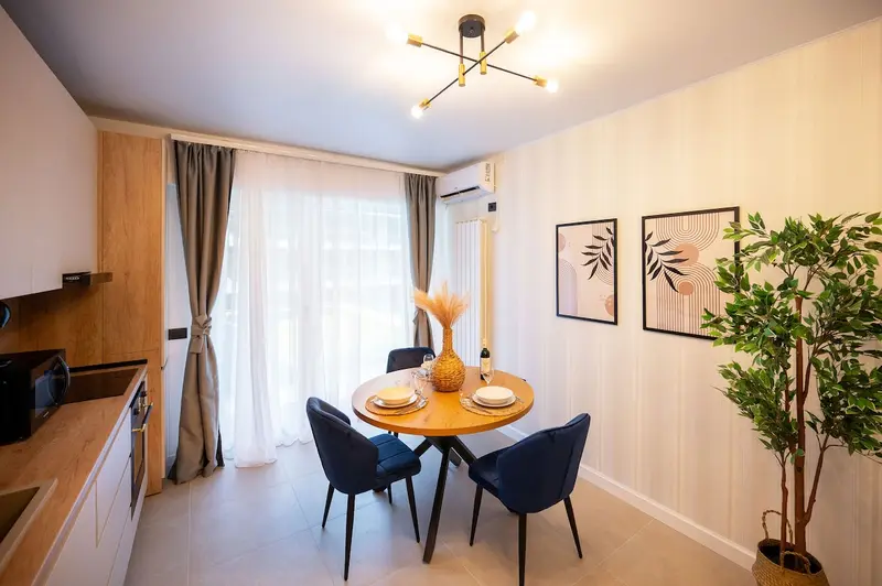 RavSea Luxury Apartment in Odyssey SpaPool-parking – 15