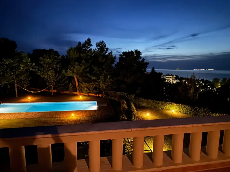 Aqua Vista Salonic - Vilă pe Deal cu Piscină și Vedere la Golf, Neoi Epivates