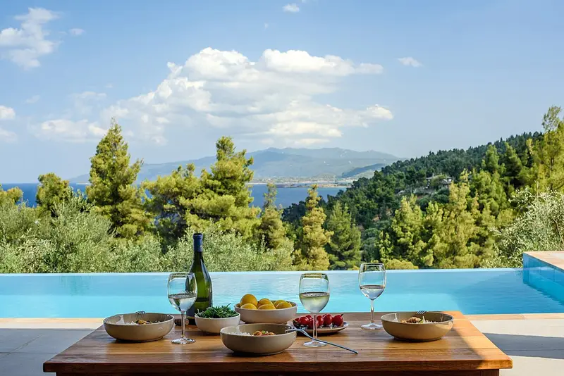 Aqua Vista Sithonia - Vilă din Piatră cu Piscină Infinity lângă Plaja Mavrolitharo, Agios Nikolaos